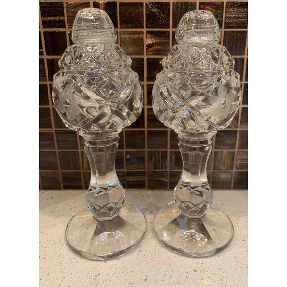 VTG Diamond Cut Glass Pedestal Salt Pepper Shakers Screw Cap Starburst Etched - Picture 1 of 6